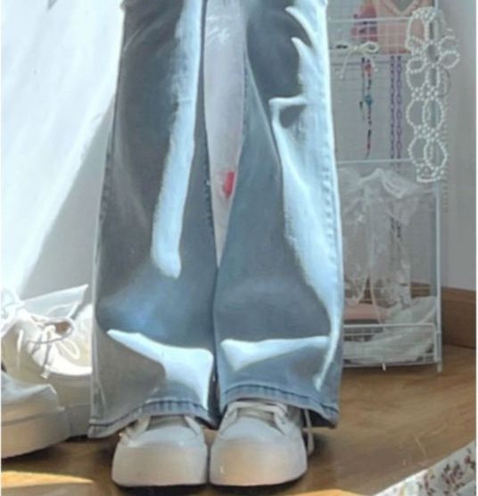 フレアパンツ 美脚効果の裾広がりデニム