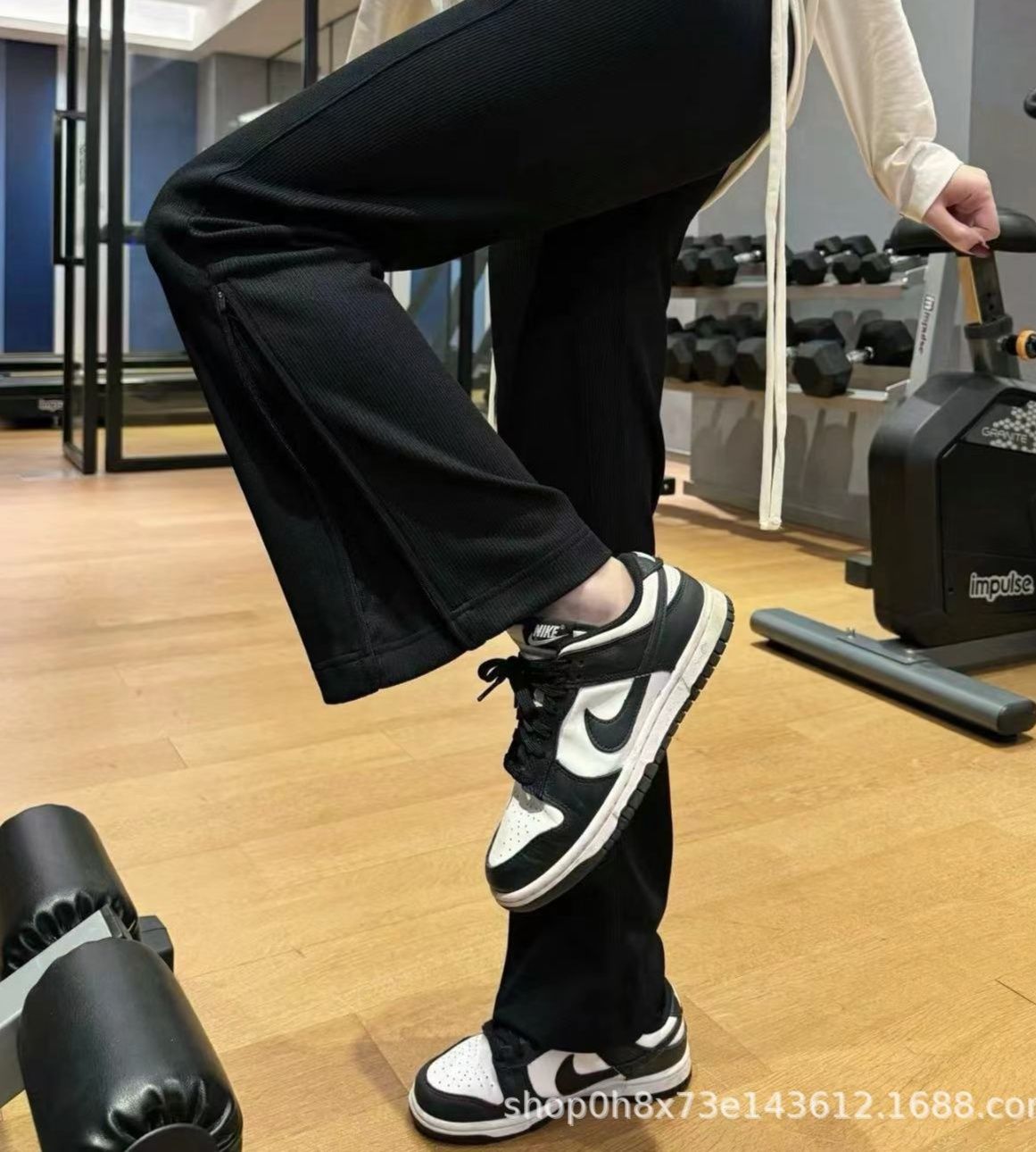 フレアパンツ なめらか美脚リブフレアパンツ