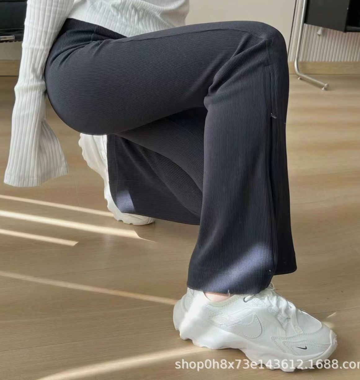 フレアパンツ なめらか美脚リブフレアパンツ