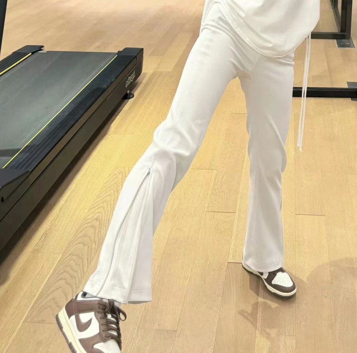 フレアパンツ なめらか美脚リブフレアパンツ