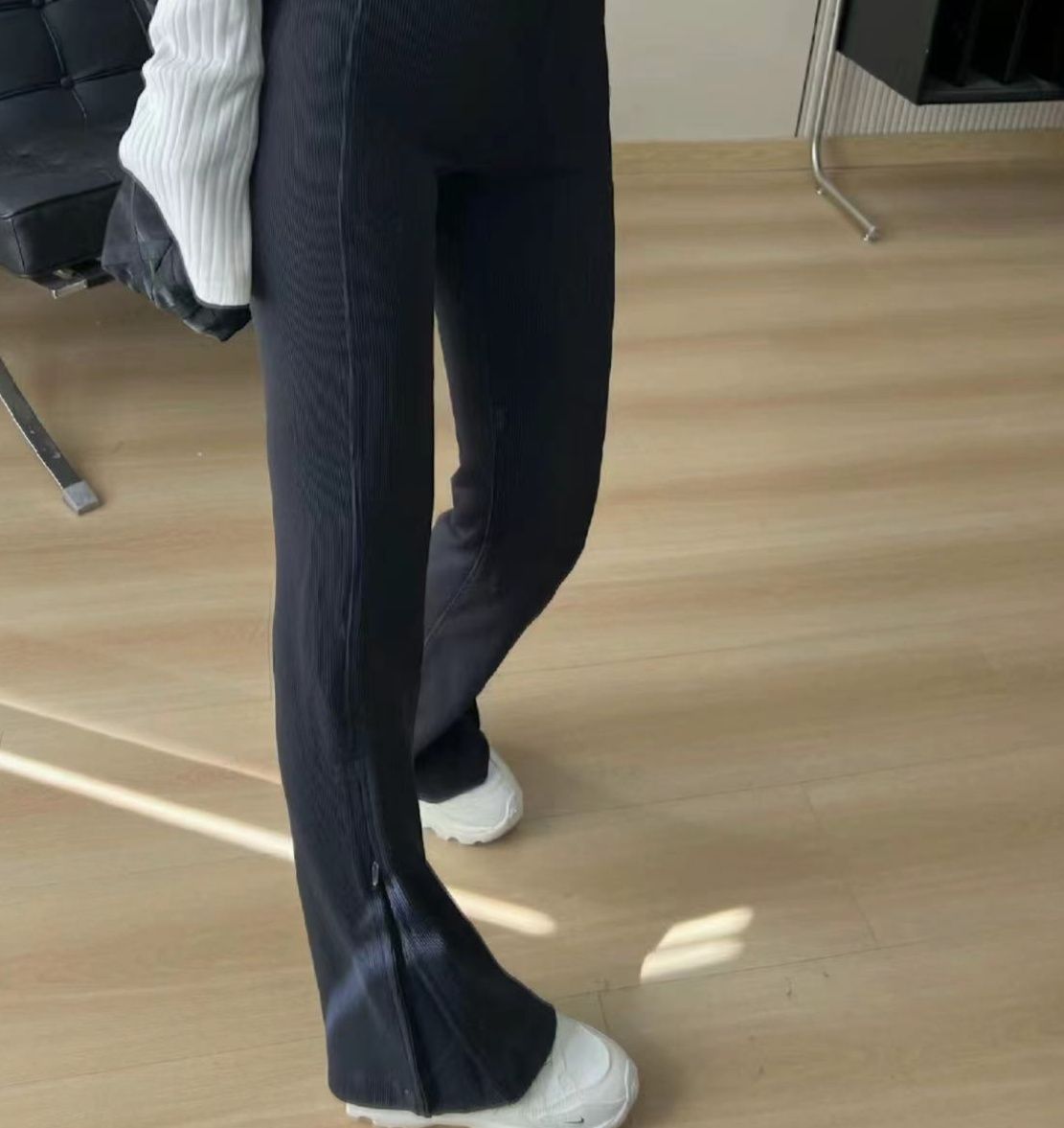 フレアパンツ なめらか美脚リブフレアパンツ