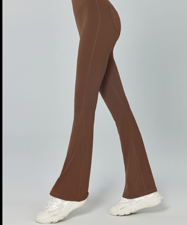 フレアパンツ 美シルエット裾広がりレギンス