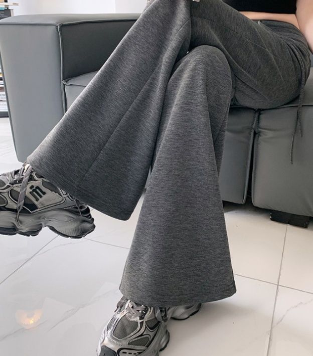フレアパンツ 優雅なゆったりフレアスウェット