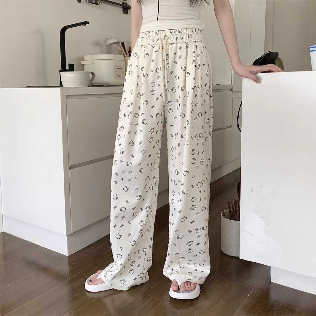 白のレディースフレアパンツで清潔感が手に入る！おすすめアイテム10選