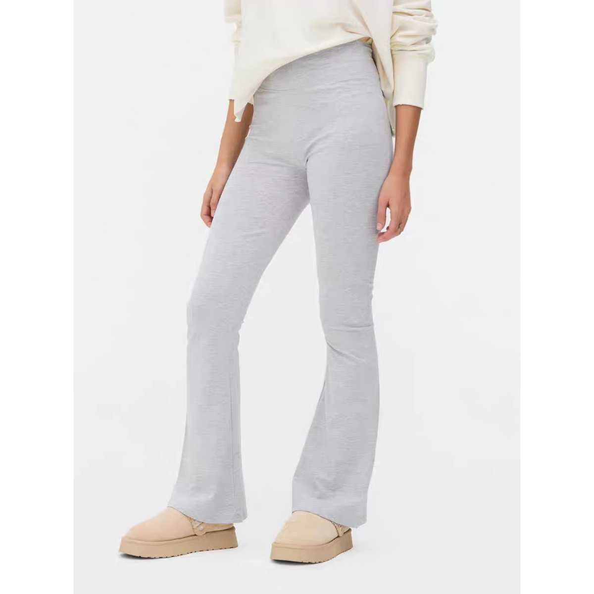 贅沢な揺れ感！サラサラサテンのフレアワイドパンツ5選