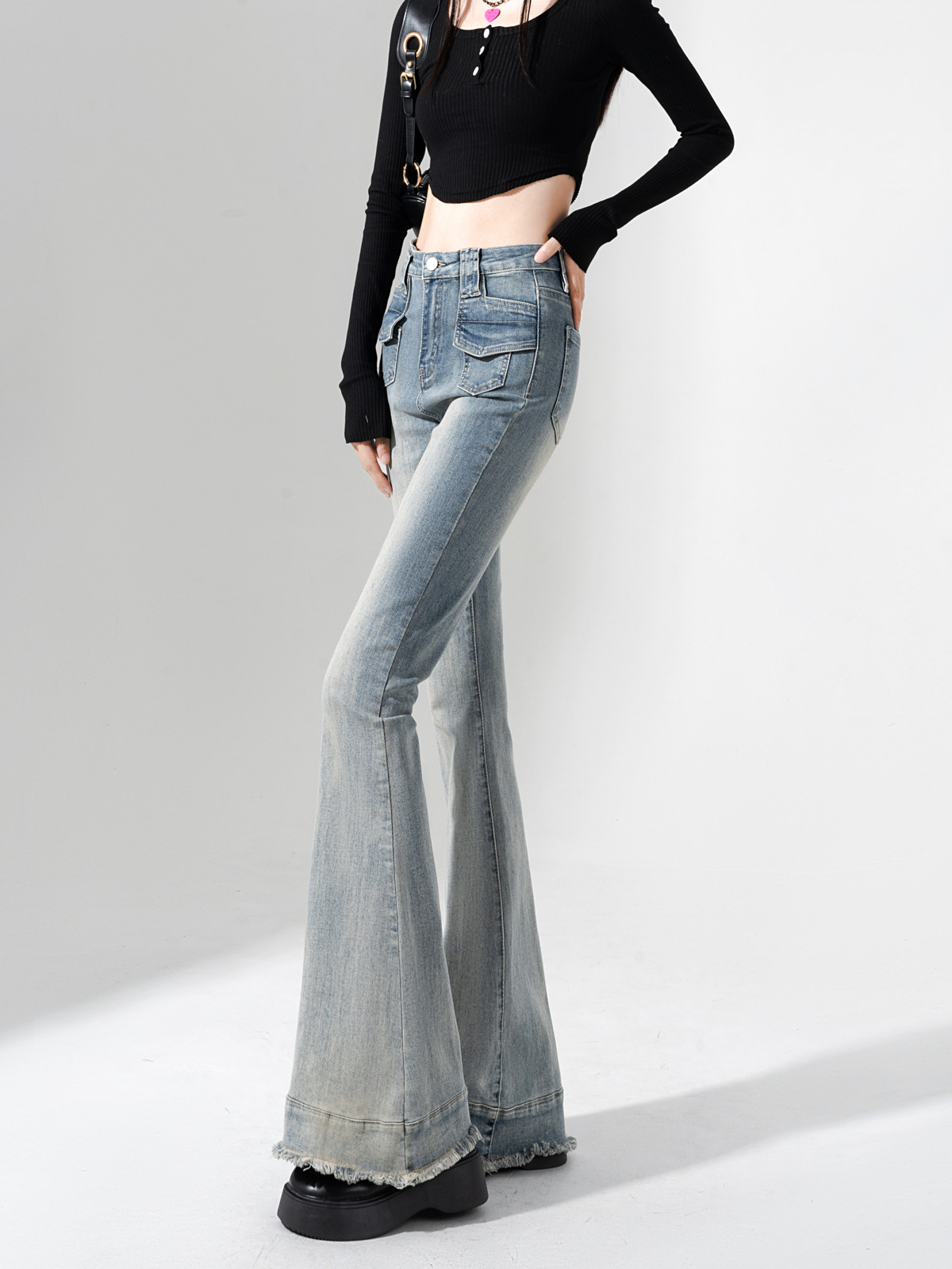 フレアパンツ 裾切りっぱなしハイウエストフレアデニムパンツ