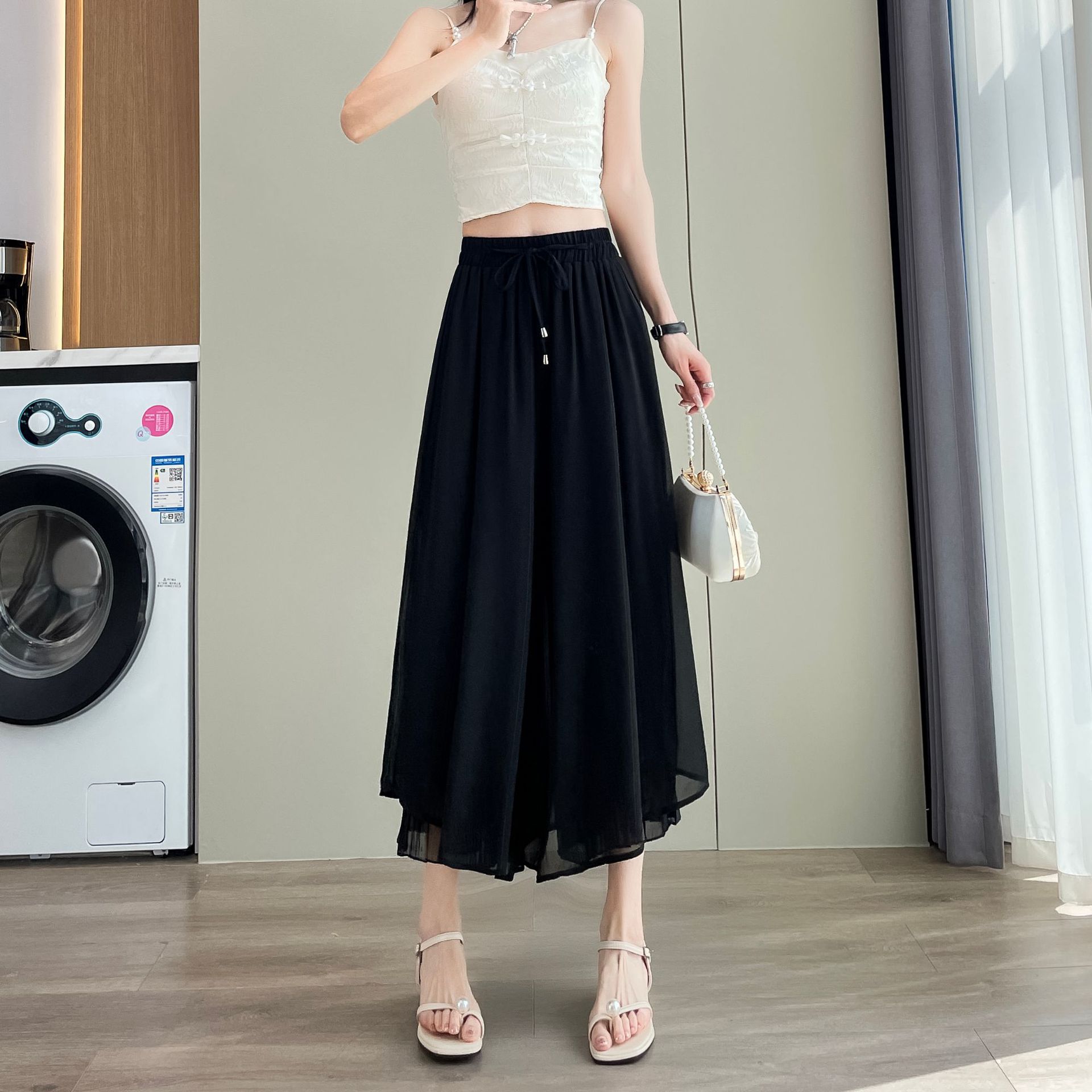 フレアパンツ ふんわり揺れる裾プリーツ付きフレアスラックス
