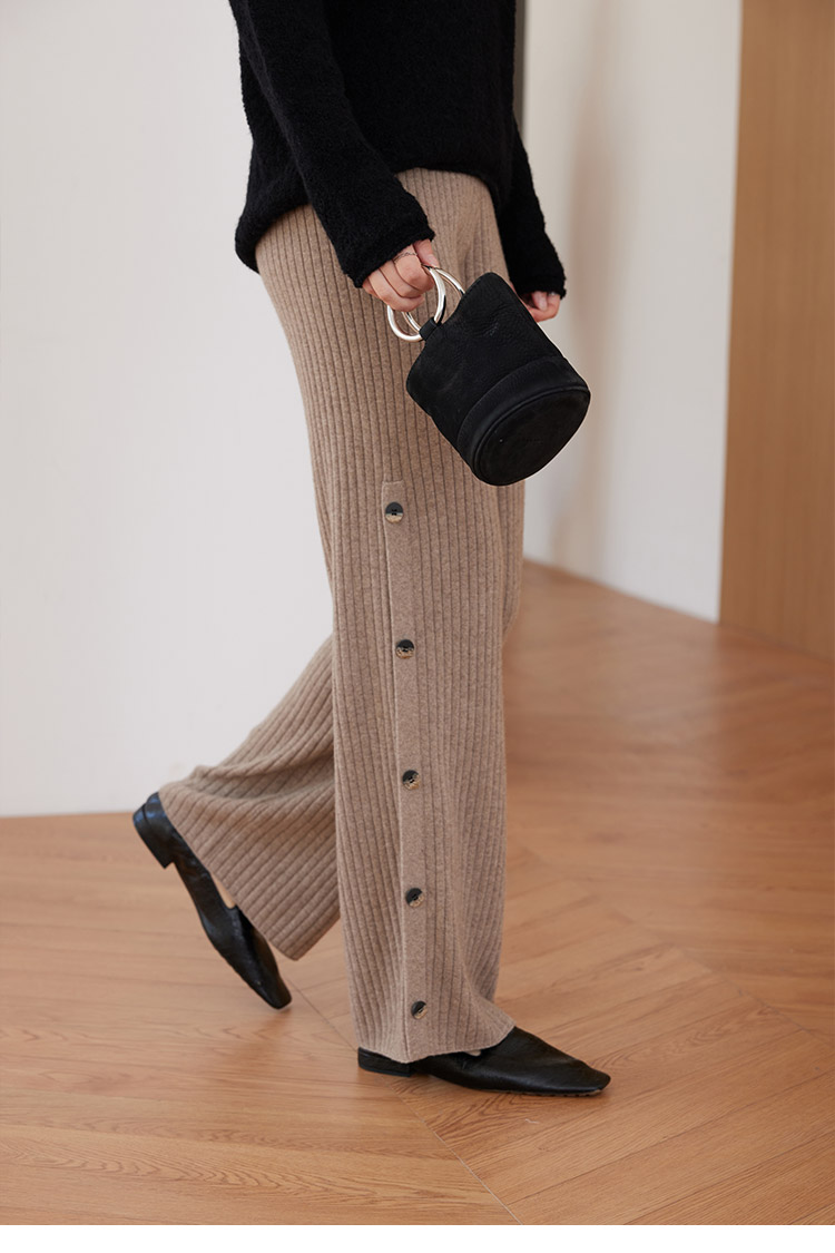 フレアパンツ サイドボタン装飾リブフレアパンツ