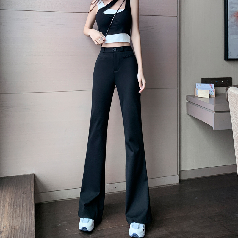 フレアパンツ 優雅な裾広がりスラックス
