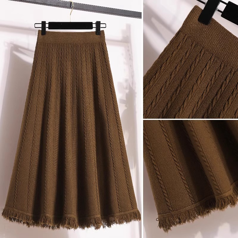 フレアスカート ケーブル編みニット裾フリンジ付きフレアスカート