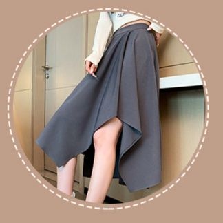 アシンメトリーデザインフレアスカート