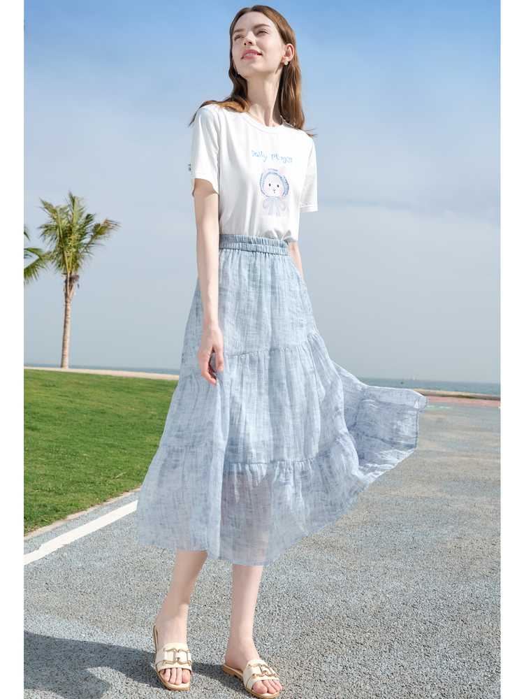 動くたびに揺れる美しさ!ティアードデザインのフレアスカートおすすめ5選