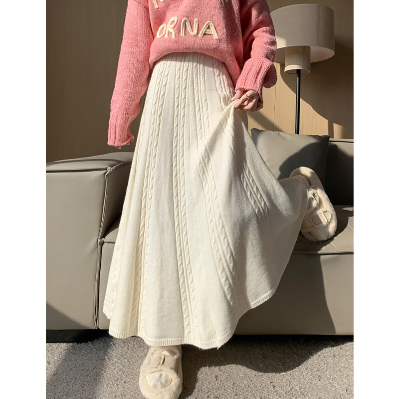 フレアスカート 立体編み模様の上品ニットフレアスカート