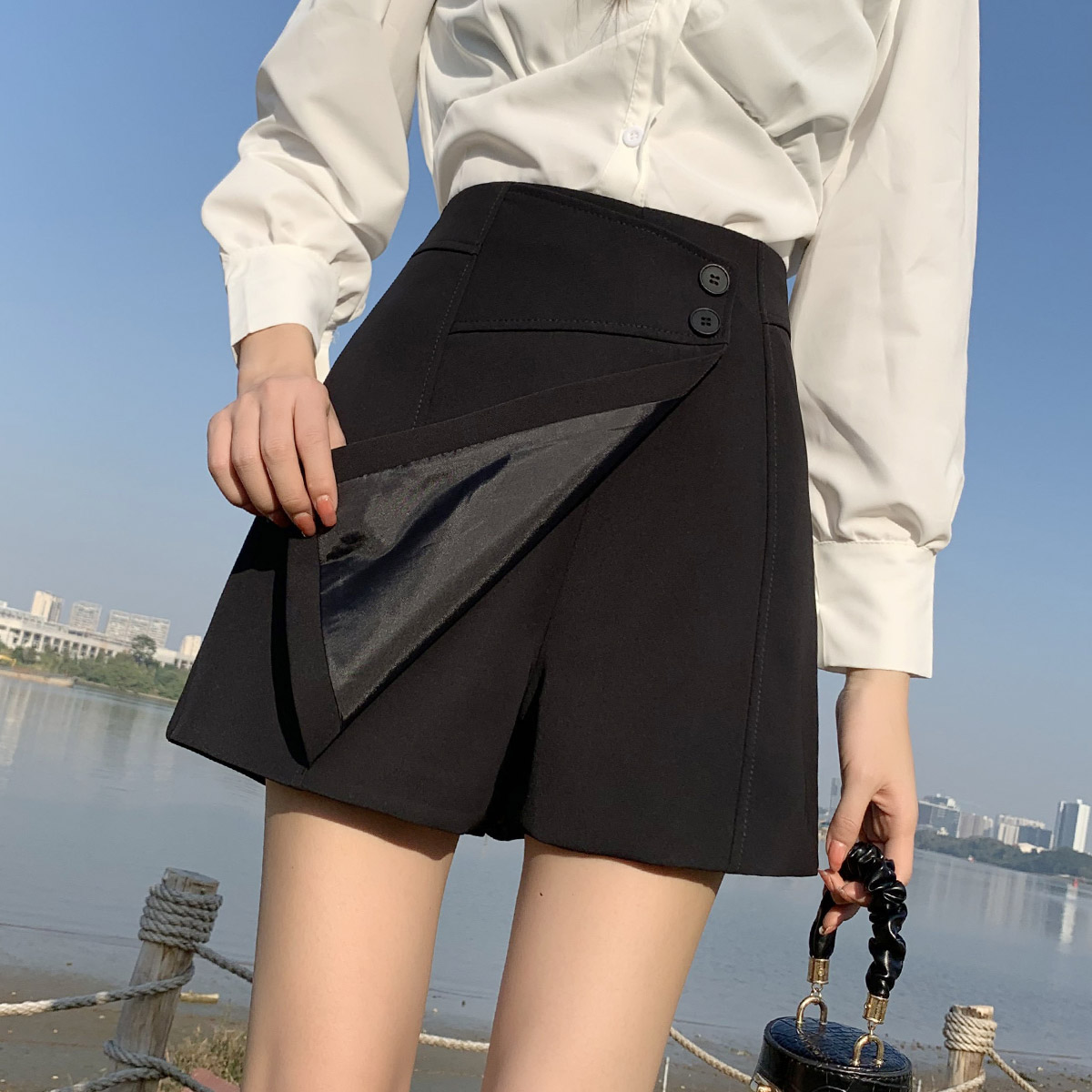 フレアスカート サイドボタン付き不規則デザインフレアミニスカート