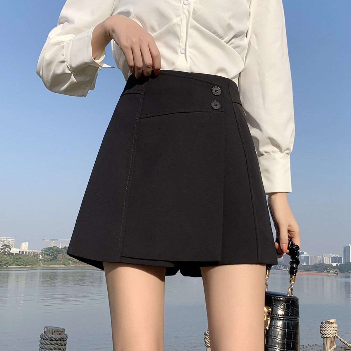 フレアスカート サイドボタン付き不規則デザインフレアミニスカート