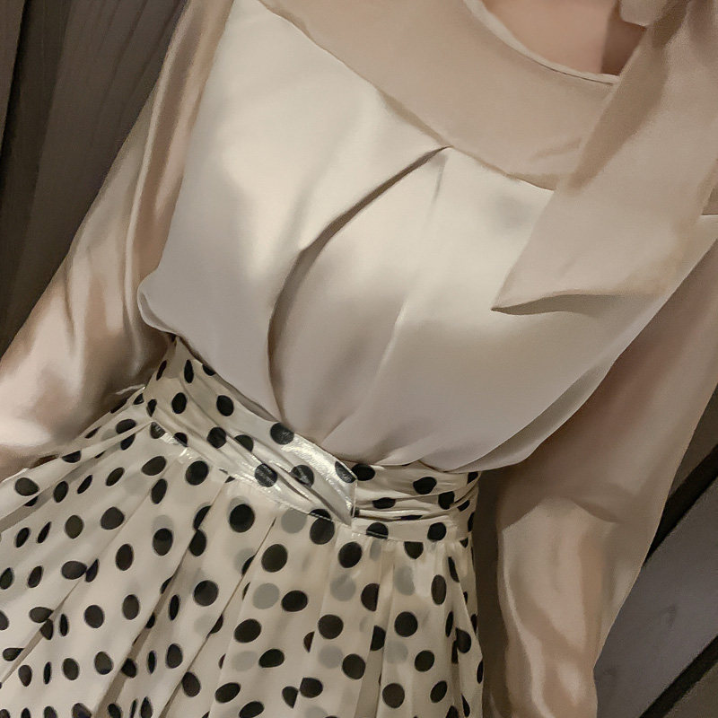 フレアスカート 上品な水玉模様のフレアスカート