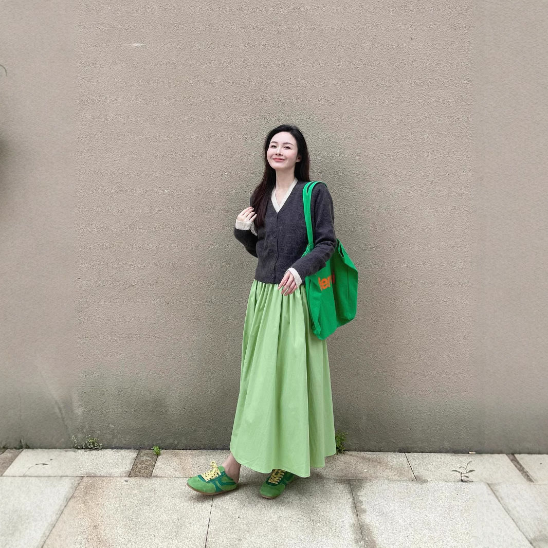 フレアスカート 上品なタック入りフレアスカート