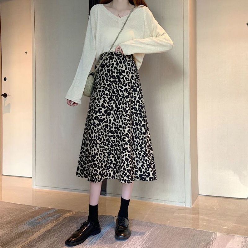 フレアスカート 豹柄プリント裾広がりひざ下丈スカート