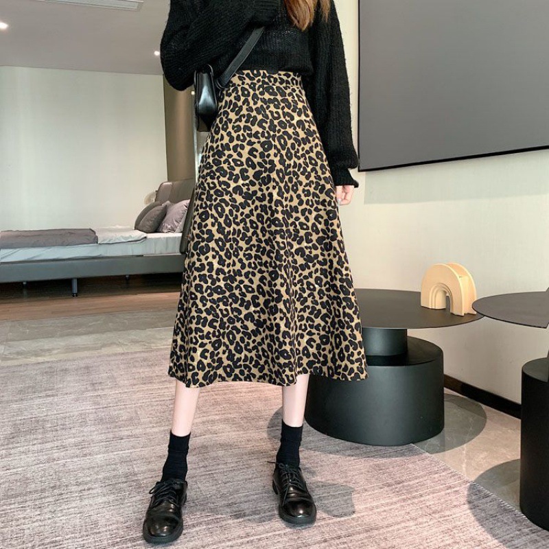 フレアスカート 豹柄プリント裾広がりひざ下丈スカート
