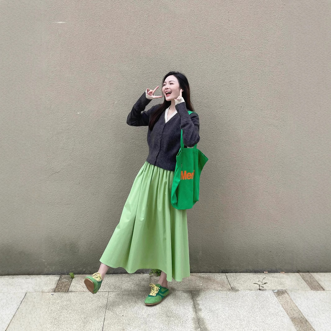 フレアスカート 上品なタック入りフレアスカート