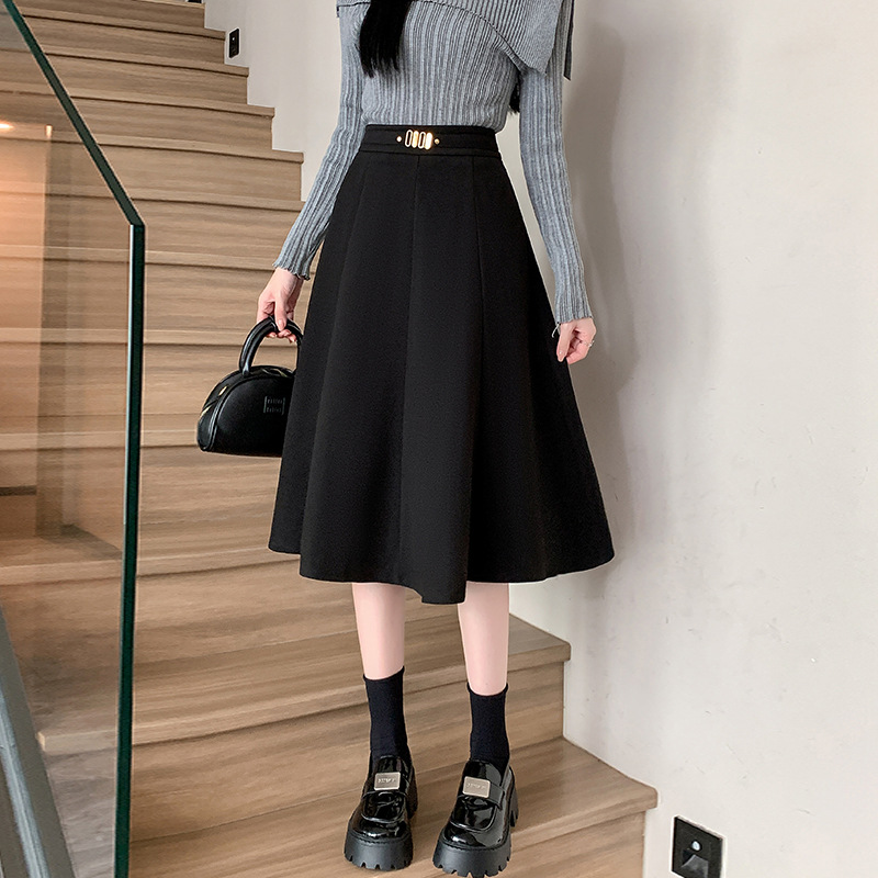 フレアスカート 金具ベルト付きエレガントフレアスカート