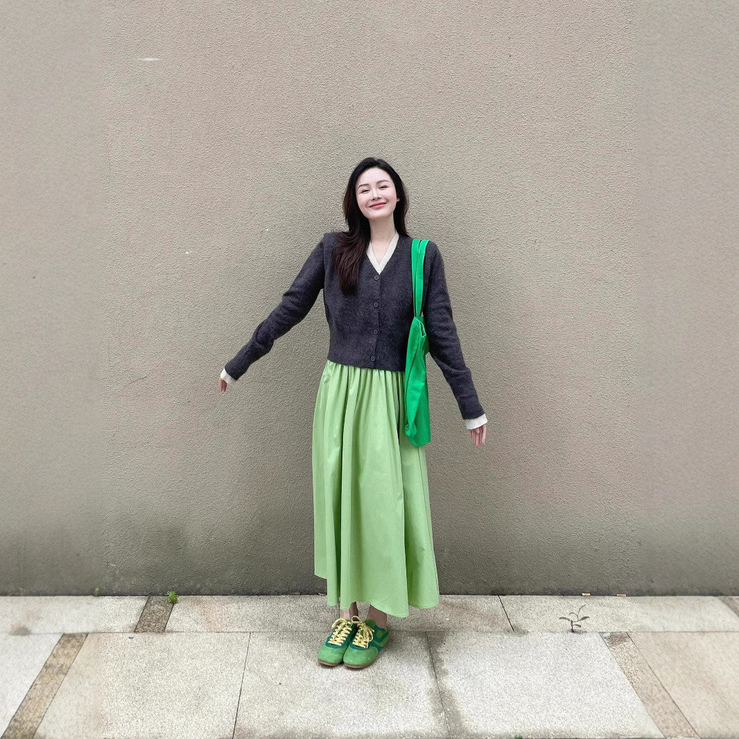 フレアスカート 上品なタック入りフレアスカート