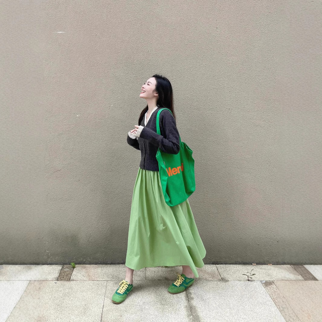 フレアスカート 上品なタック入りフレアスカート