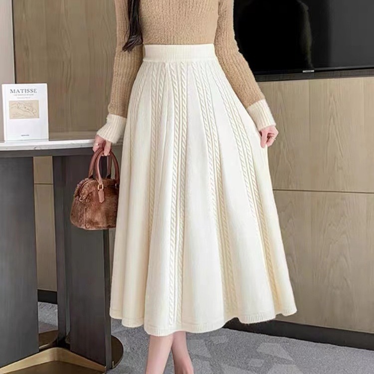 フレアスカート 縄編み模様のニットフレアスカート