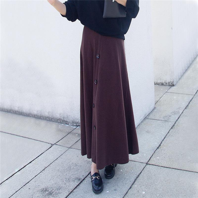 ボタン付きニット素材フレアスカート