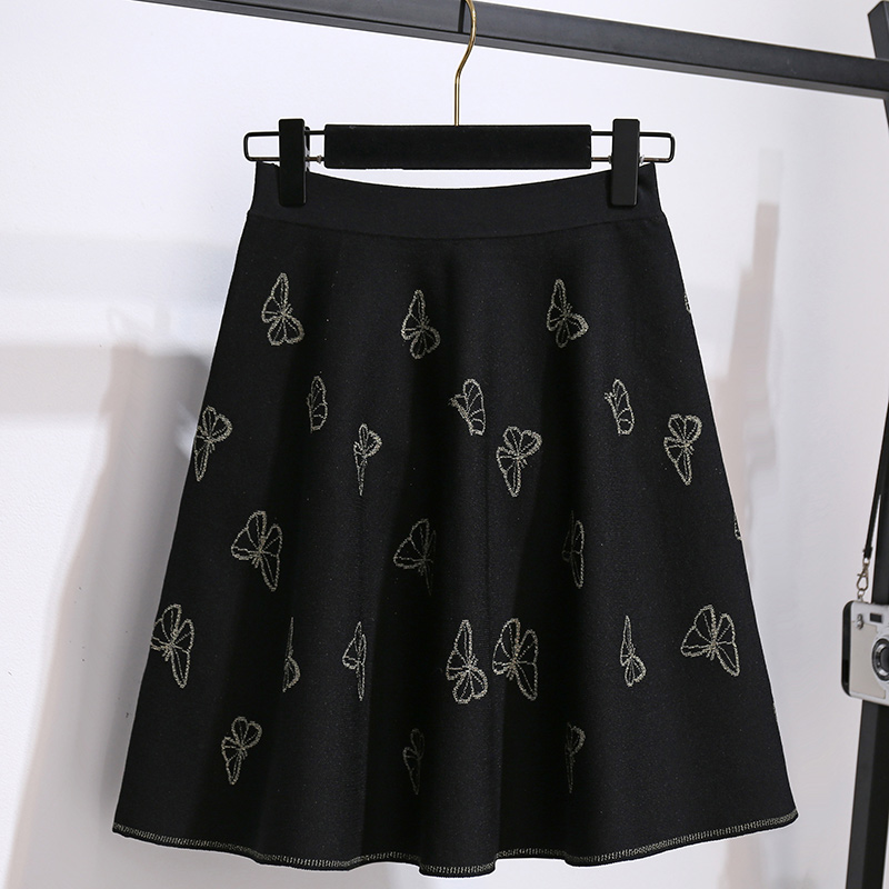 フレアスカート 蝶々刺繍入りエレガントフレアスカート