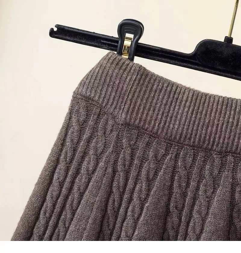 フレアスカート 縄編み模様のニットフレアスカート