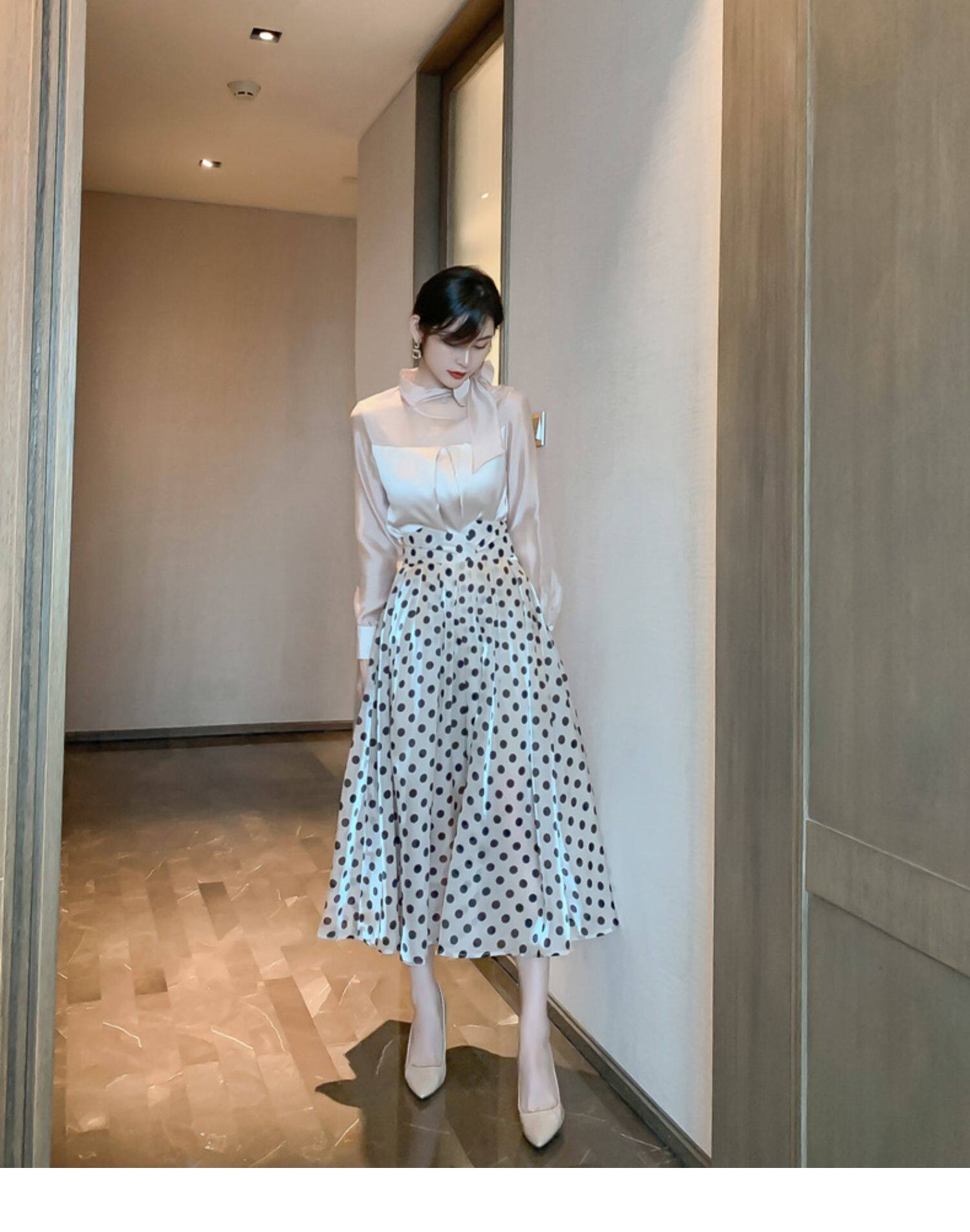 フレアスカート 上品な水玉模様のフレアスカート