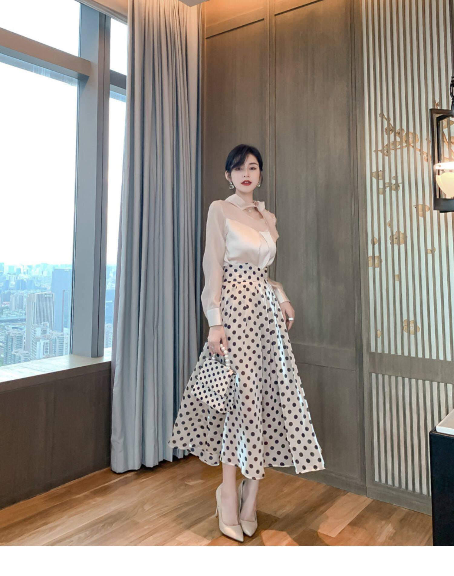 フレアスカート 上品な水玉模様のフレアスカート