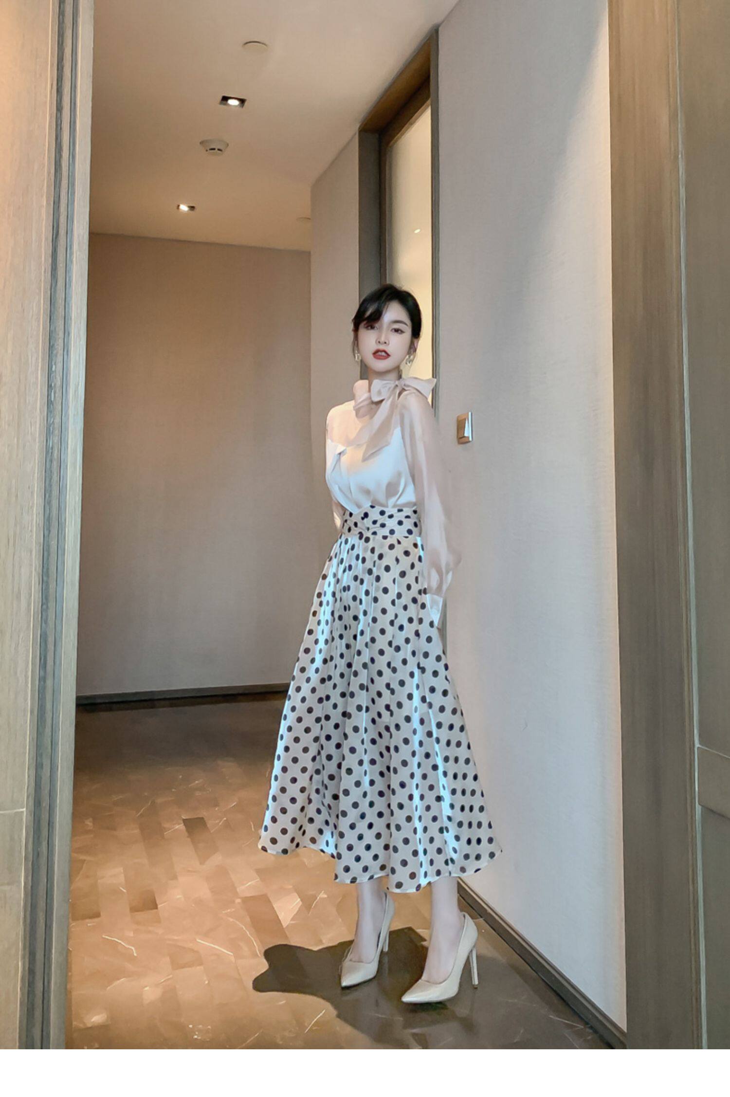 フレアスカート 上品な水玉模様のフレアスカート