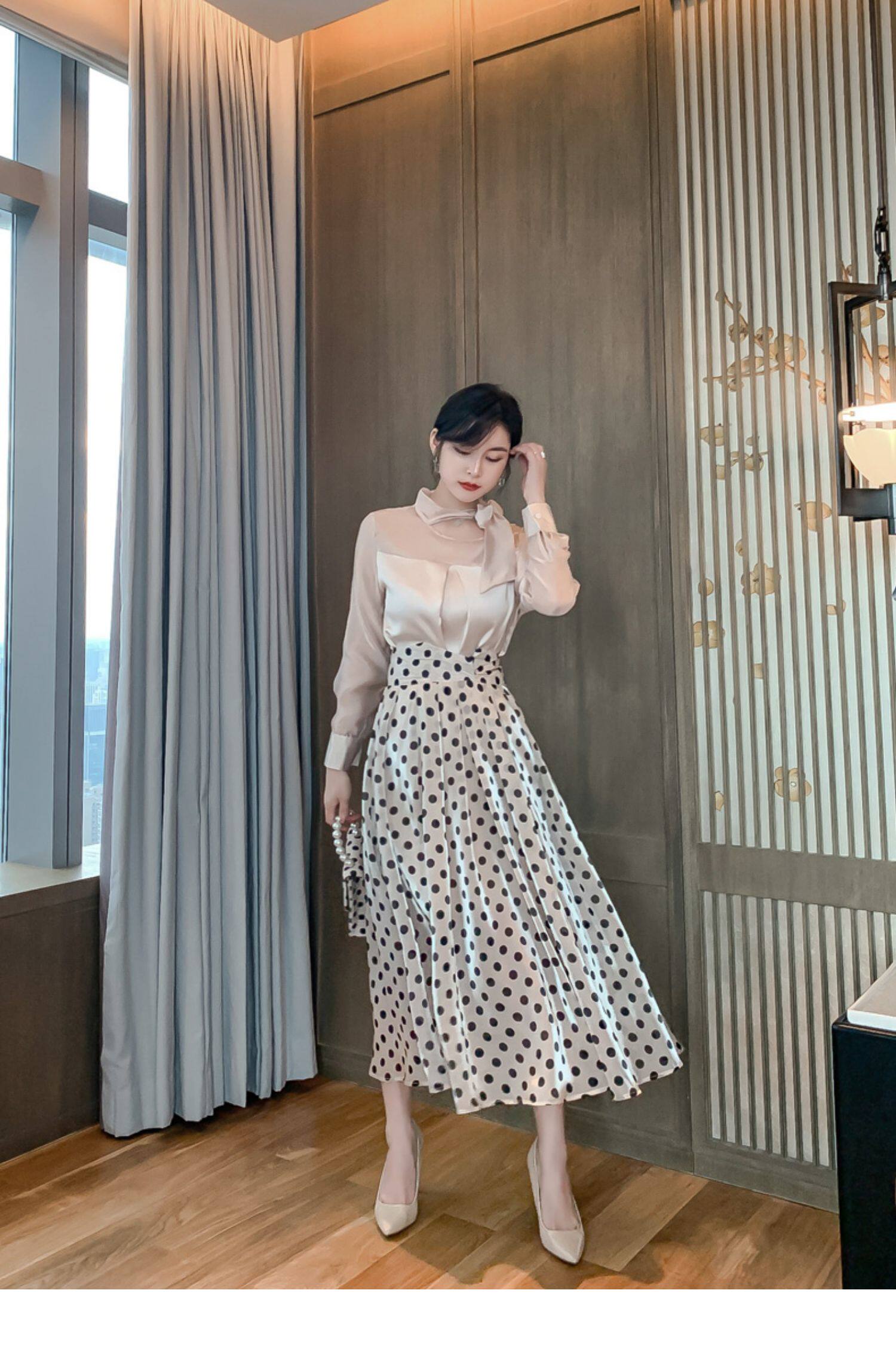 フレアスカート 上品な水玉模様のフレアスカート