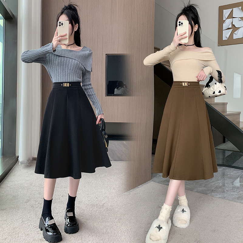 フレアスカート 金具ベルト付きエレガントフレアスカート