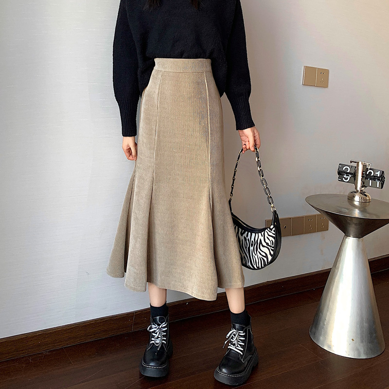 フレアスカート コーデュロイ素材の上品フレアスカート
