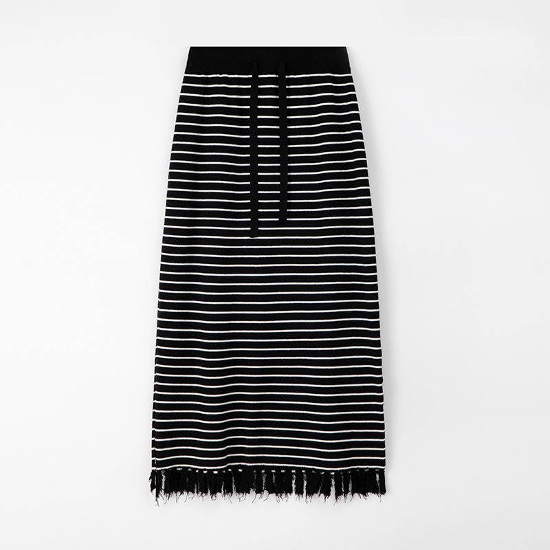 フレアスカート 横縞模様裾フリンジ付きニットスカート