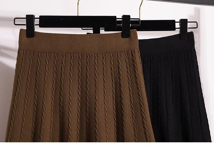 フレアスカート ケーブル編みニット裾フリンジ付きフレアスカート