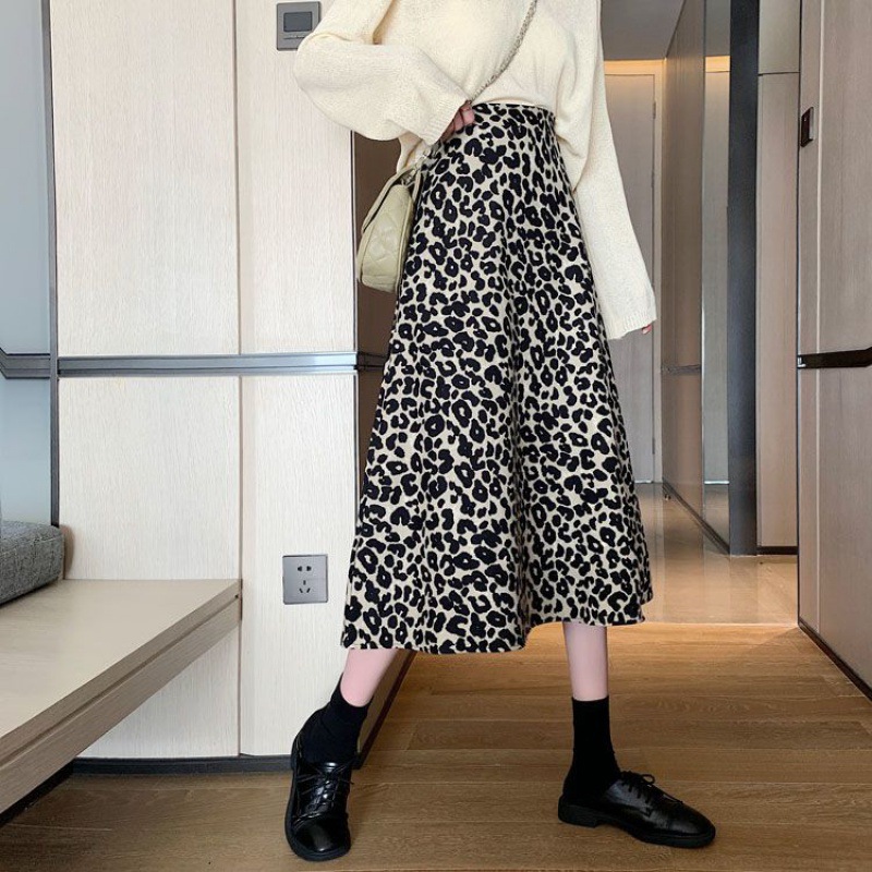 フレアスカート 豹柄プリント裾広がりひざ下丈スカート