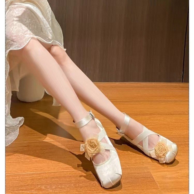 フラットシューズ 薔薇モチーフストラップパンプス