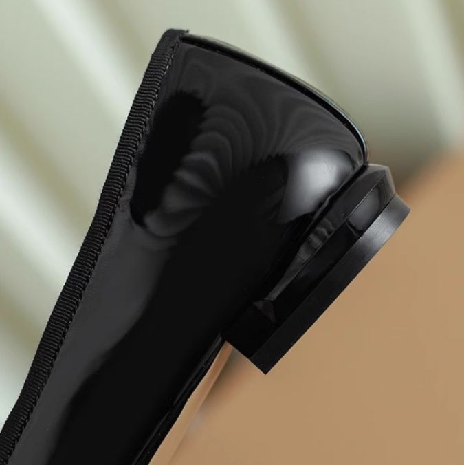 フラットシューズ 艶やかリボンバレエシューズ