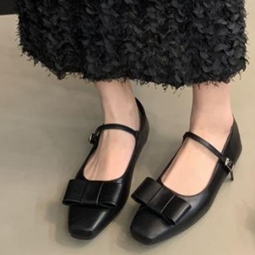 フラットシューズ 優美リボン付きストラップパンプス