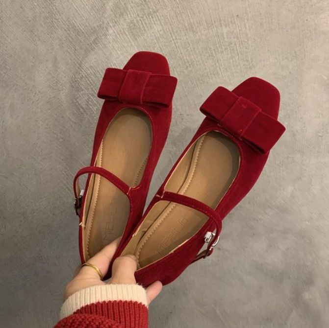 フラットシューズ 優美リボン付きストラップパンプス