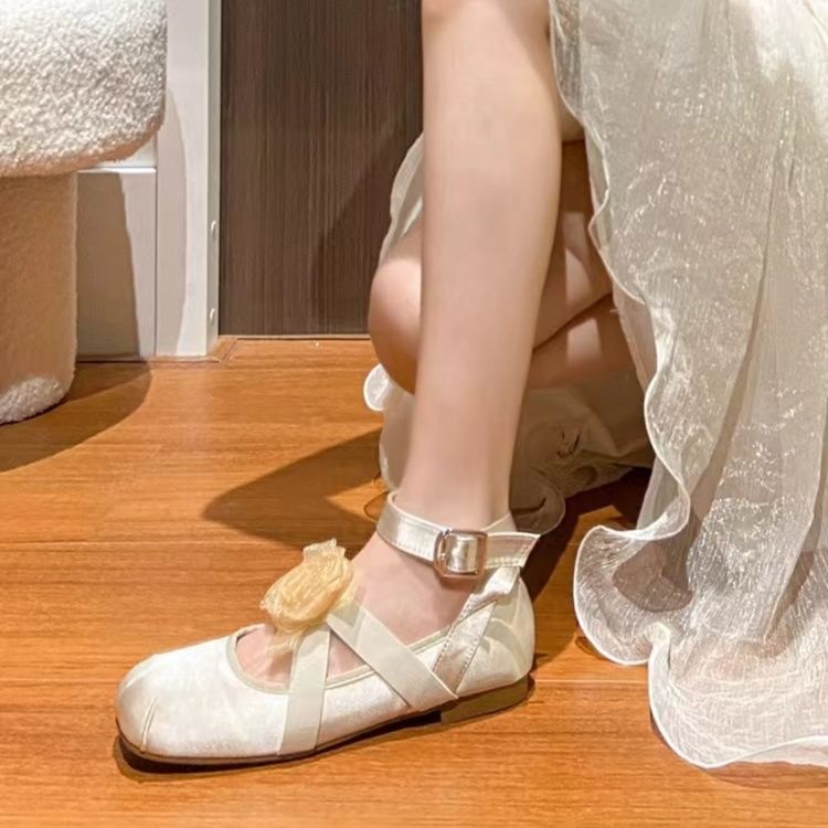 フラットシューズ 薔薇モチーフストラップパンプス