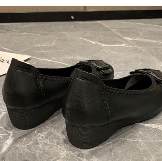 フラットシューズ 上品な飾り付き軽量ウェッジパンプス