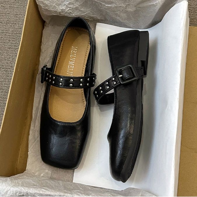 フラットシューズ スタッズ付きストラップシューズ