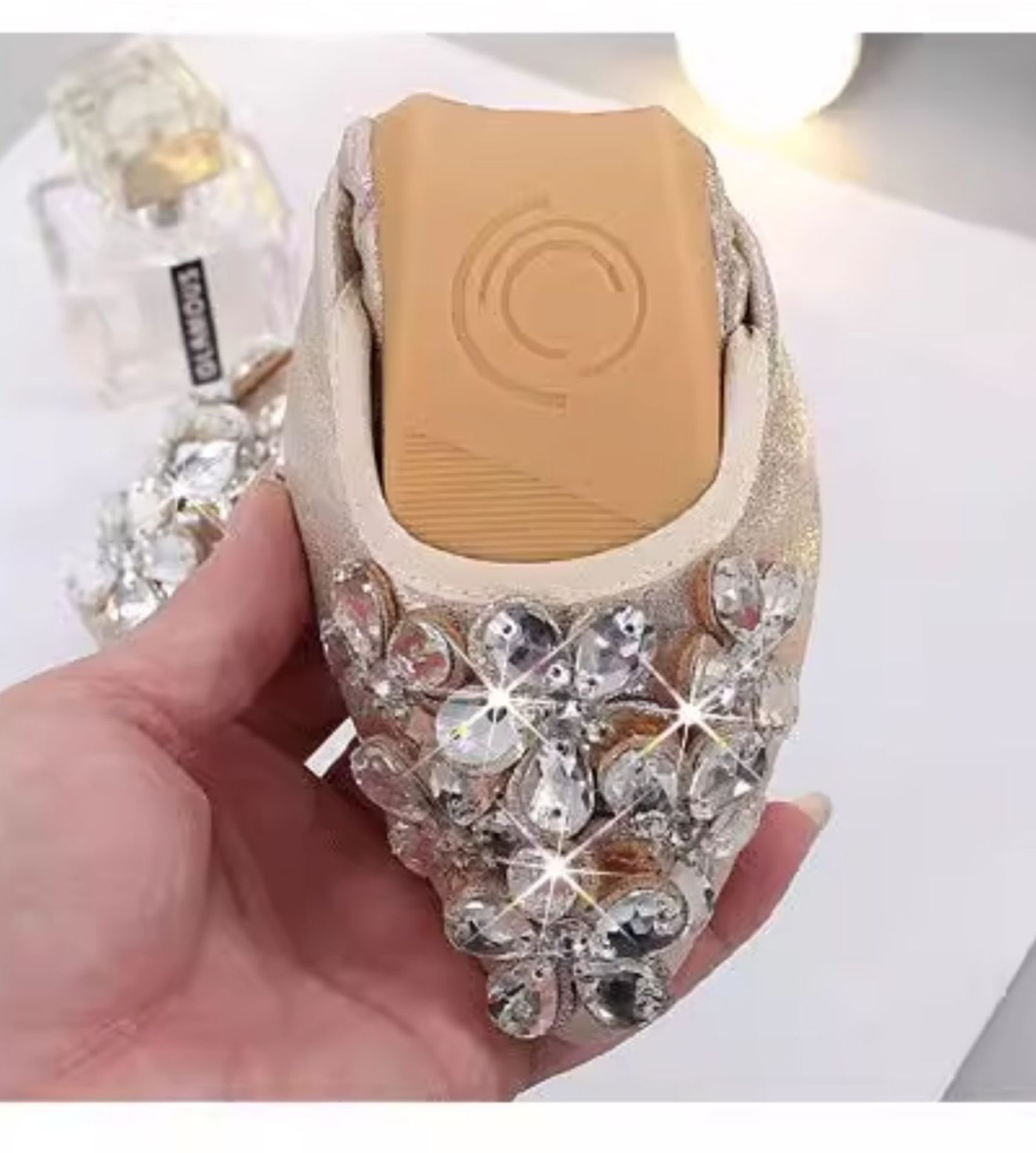 フラットシューズ 煌めき花飾りポインテッドパンプス