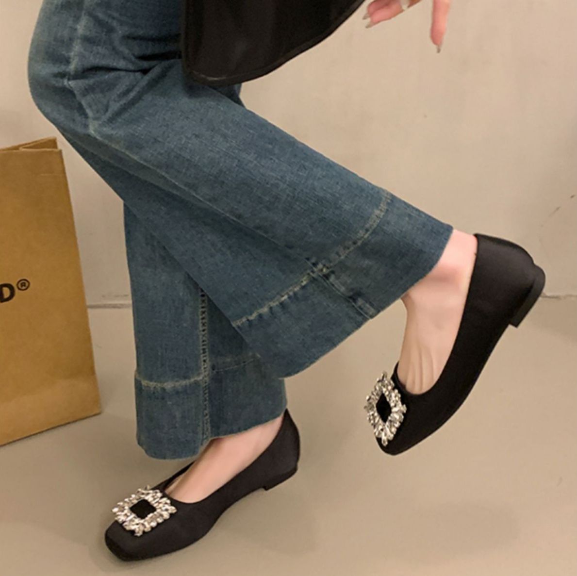 フラットシューズ 宝石バックル スクエアパンプス