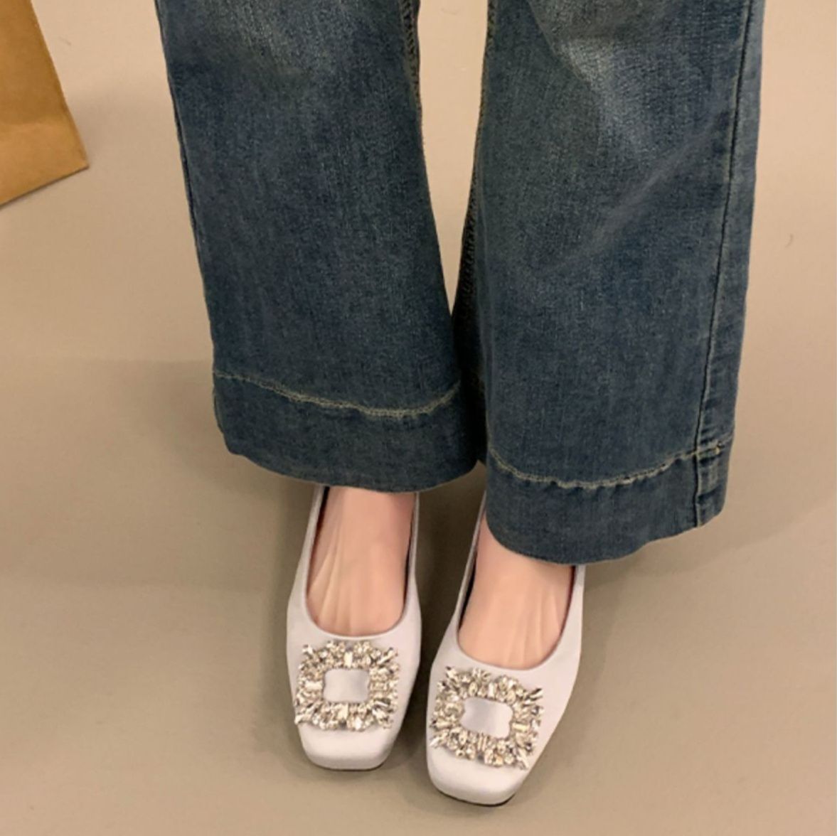 フラットシューズ 宝石バックル スクエアパンプス